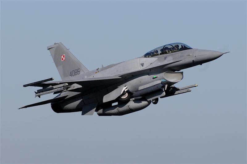 16.JPG - take-off of F-16D