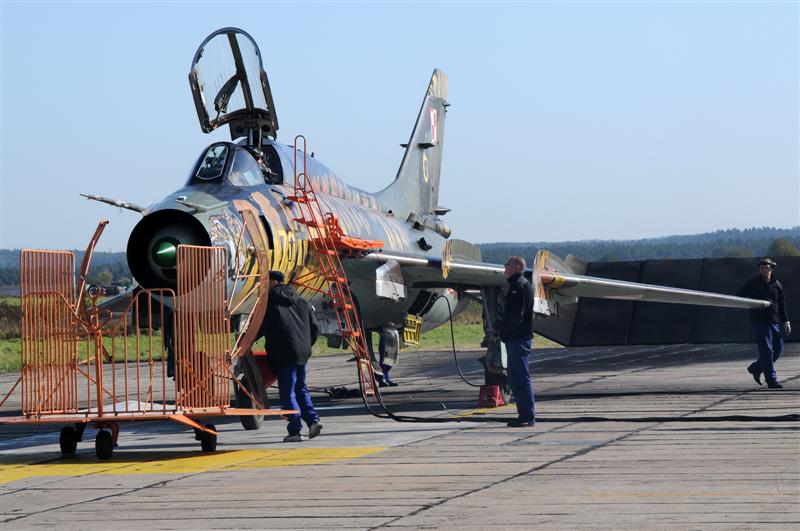 22.JPG - Su-22 engine test run