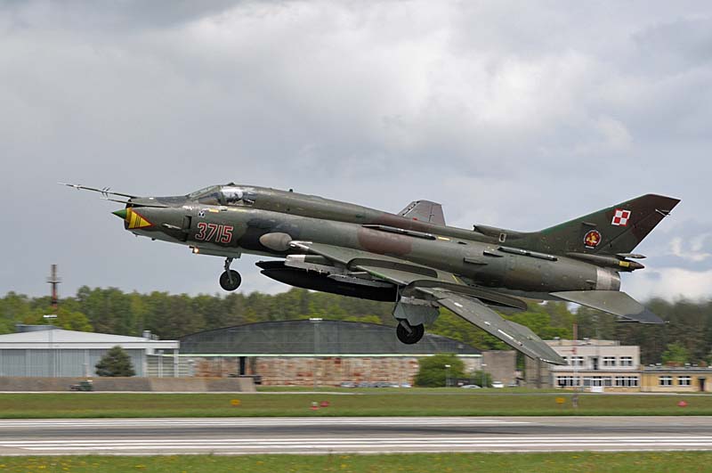 25b.jpg - take-off of a Su-22 