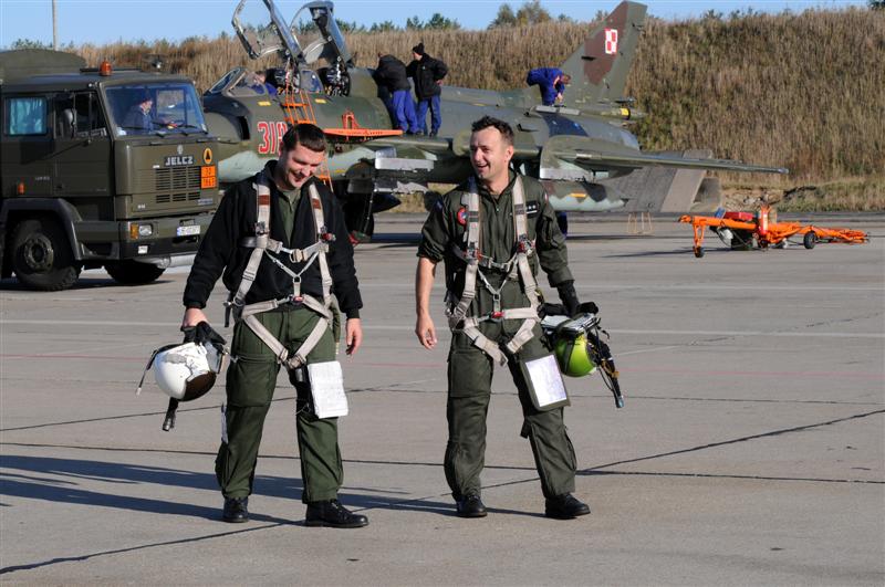 28.JPG - Su-22 pilots