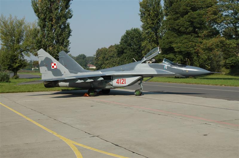 3.JPG - No. 4121 in service with the 41. ELT