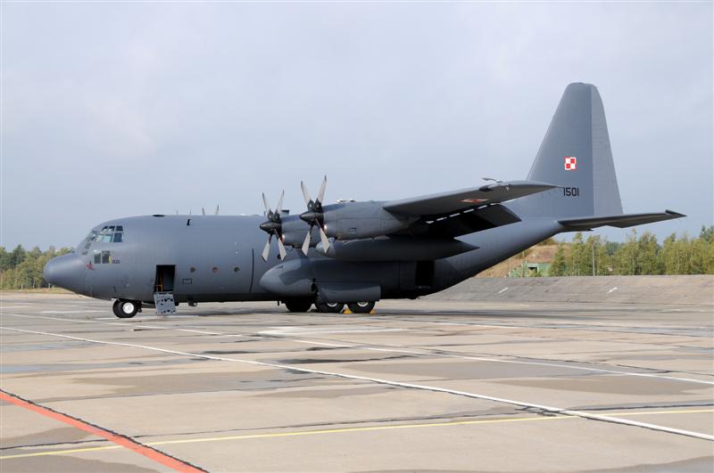 32.JPG - first C-130E of Polish Air Force 
