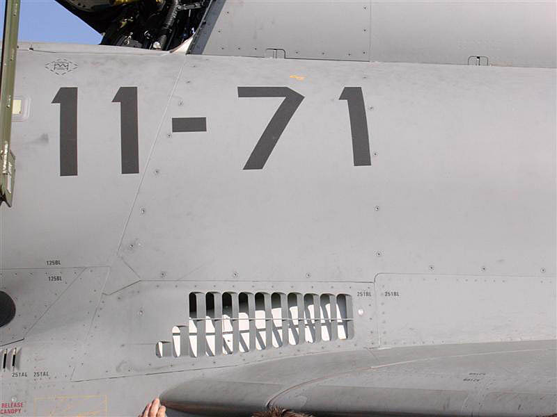 Span_Eurofighter10.JPG - ... detail of the forward section           