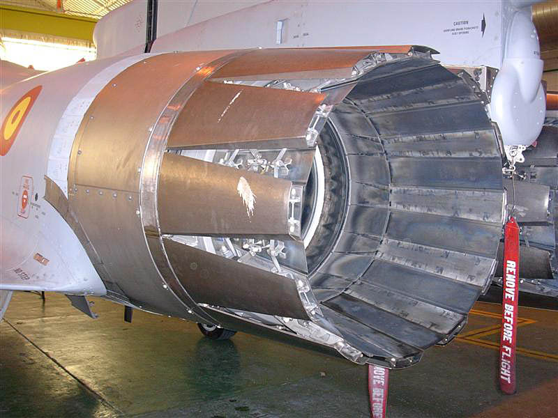 Span_Eurofighter19.JPG - ... engine detail 
