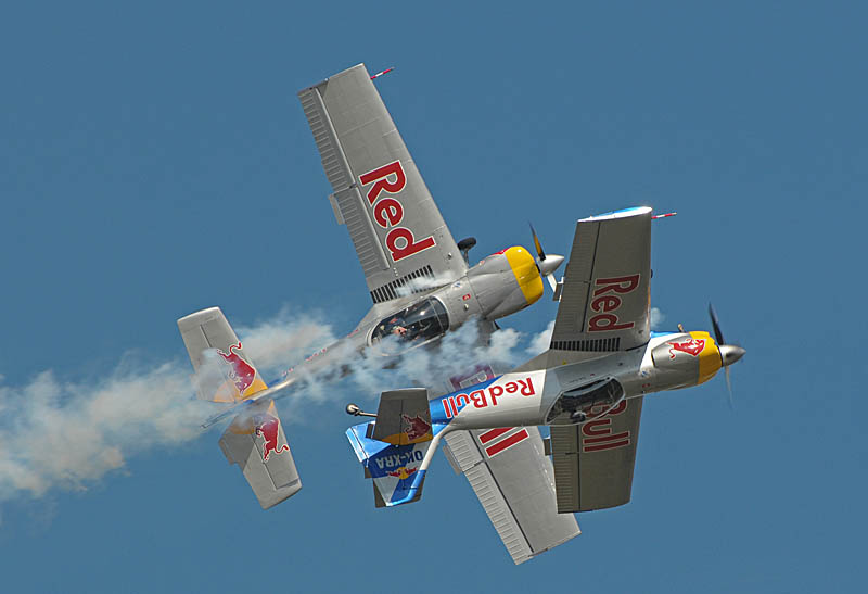 17b.jpg - Zlin 50LX aircraft of Flying Bulls team