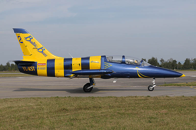 19.jpg - L-39 C Albatros of  Baltic Bees Jet team