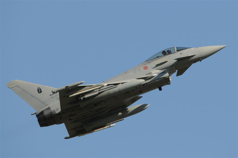 PIC3.jpg - Take-off from the west at Laage on 15.04.2010