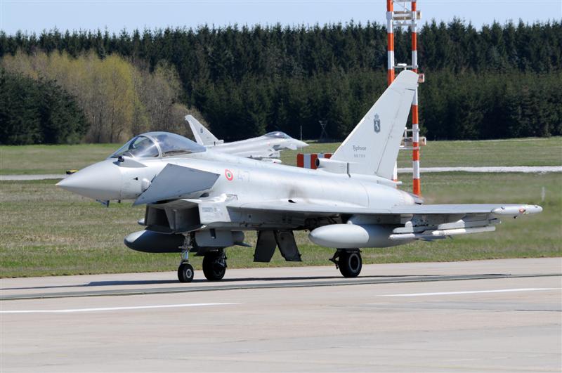 PIC4.jpg - After the mission the 4-7 is taxiing back to the hangar