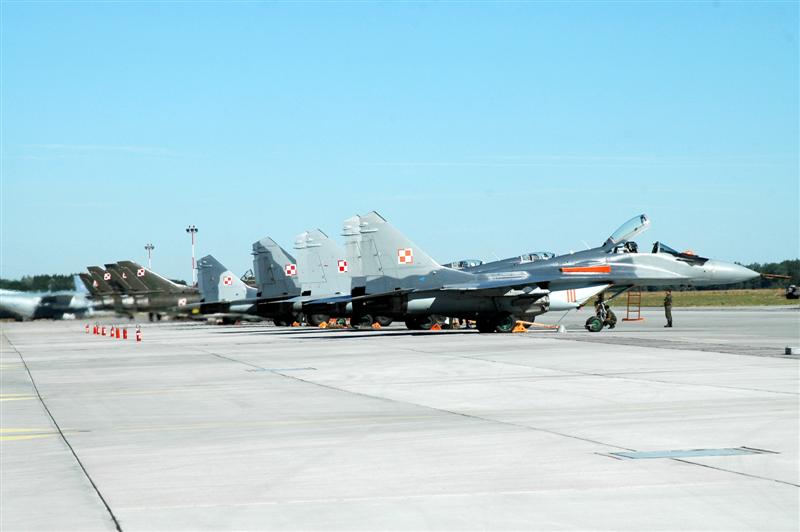 DSC_2878.JPG - The Flightline at Poznan Air Base
