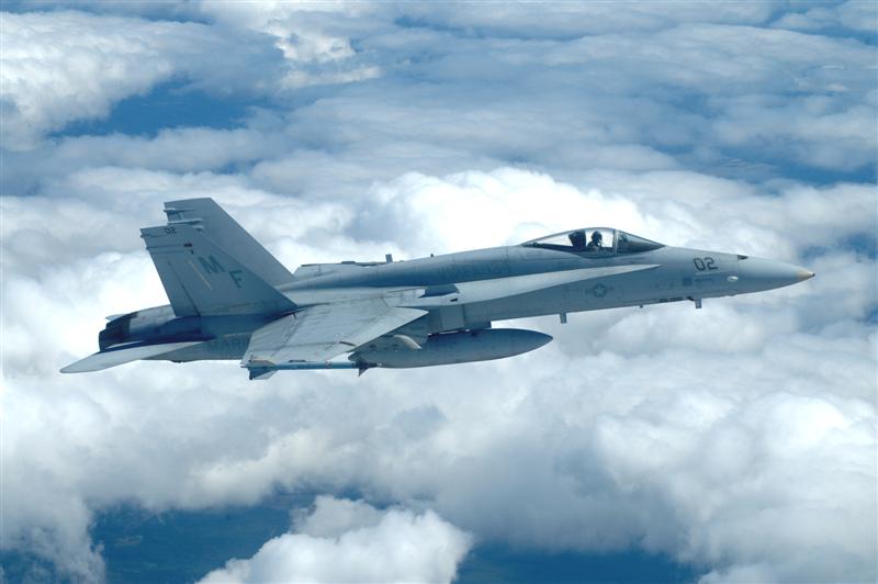 DSC_3000.JPG - A  MARINES F-18 after refuelling