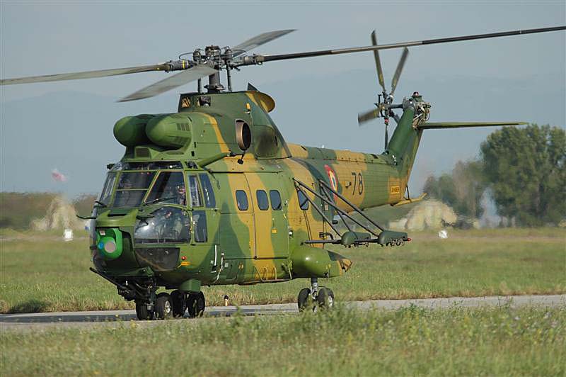 DSC_4409.JPG - 3 Romanian IAR330 SOCAT helicopter were used during CK05